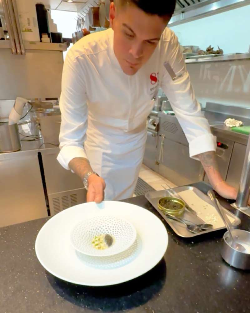 Nicolo-Rotella-Plating-on Hering Berlin porcelain at Otto e Mezzo Bombana Two stars michelin restaurant Shanghai-All4Chefs Inspired by Design